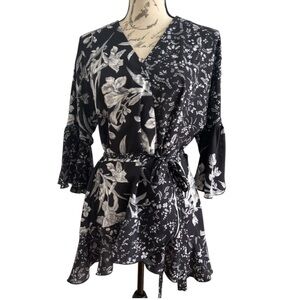 FRENCH CONNECTION wrap top, sz L, black white floral Ruffle,3/4 bell sleeves